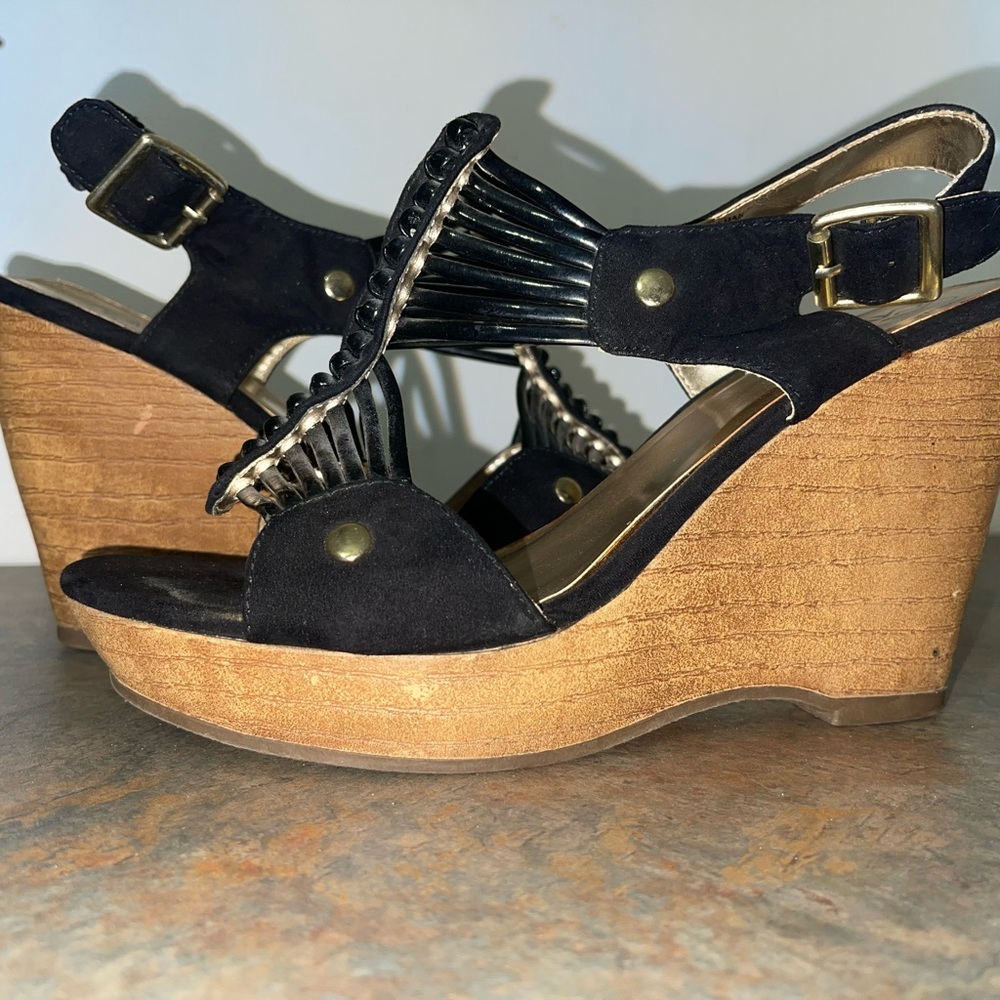 Black wedge shoe